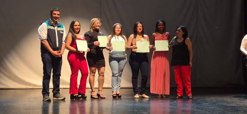 Dignidad e inclusión: mujeres migrantes certificándose